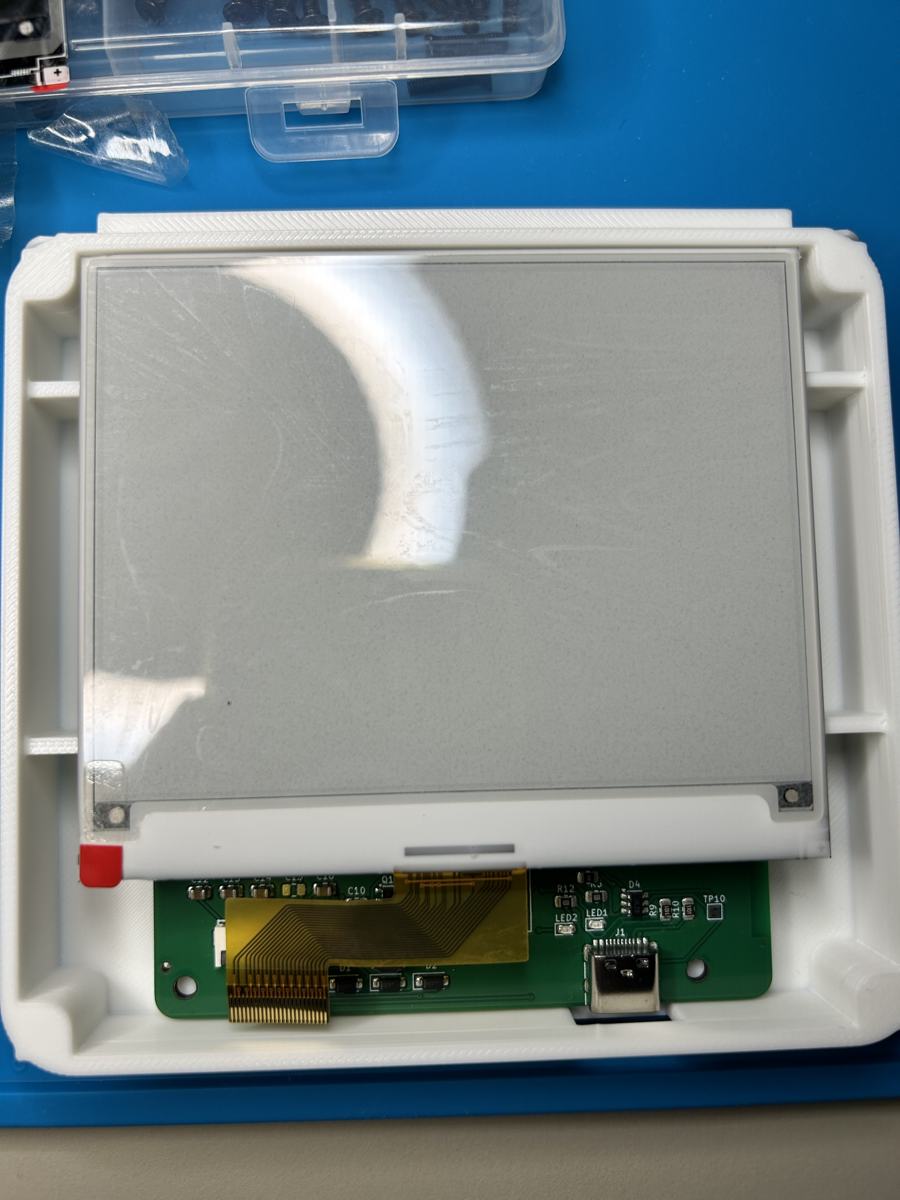 E-ink panel in the printed case